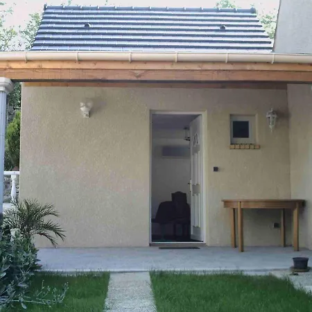 Holiday home Pres D'evry, Petite Maison Independante 1 Ch 1 Terrasse *